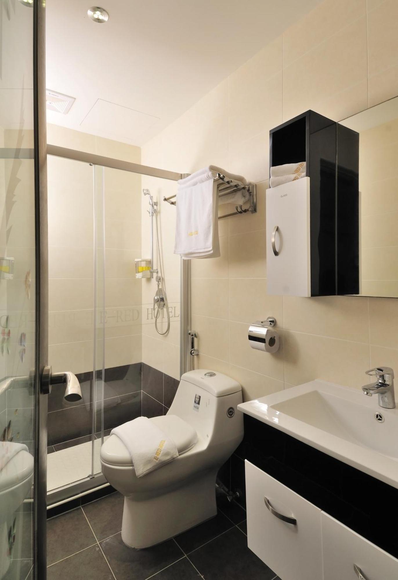 E-Red Hotel Bayu Mutiara Bukit Mertajam Bagian luar foto