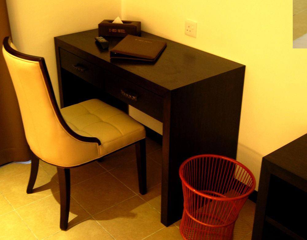 E-Red Hotel Bayu Mutiara Bukit Mertajam Bagian luar foto