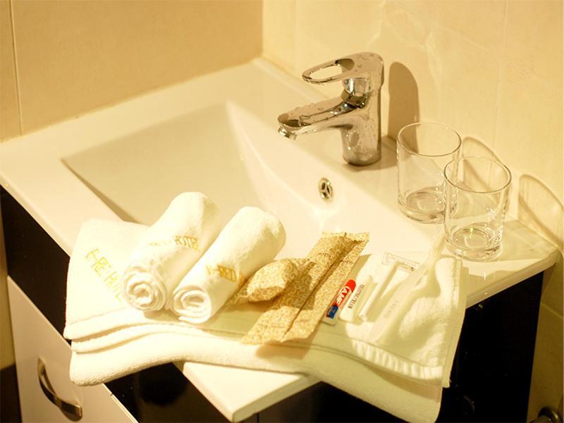 E-Red Hotel Bayu Mutiara Bukit Mertajam Bagian luar foto
